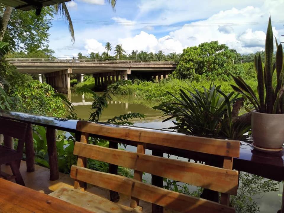 Suankafae Resort สวนกาแฟรีสอร์ท Surat Thani Eksteriør bilde